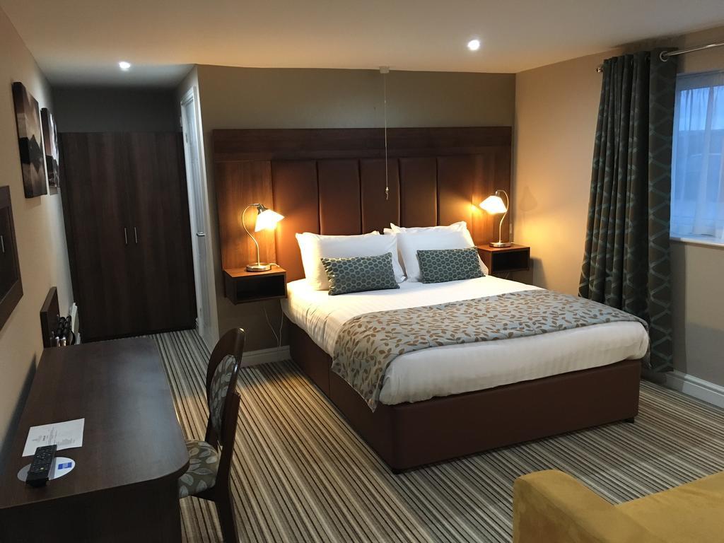 Twin Oaks Hotel Chesterfield Room photo