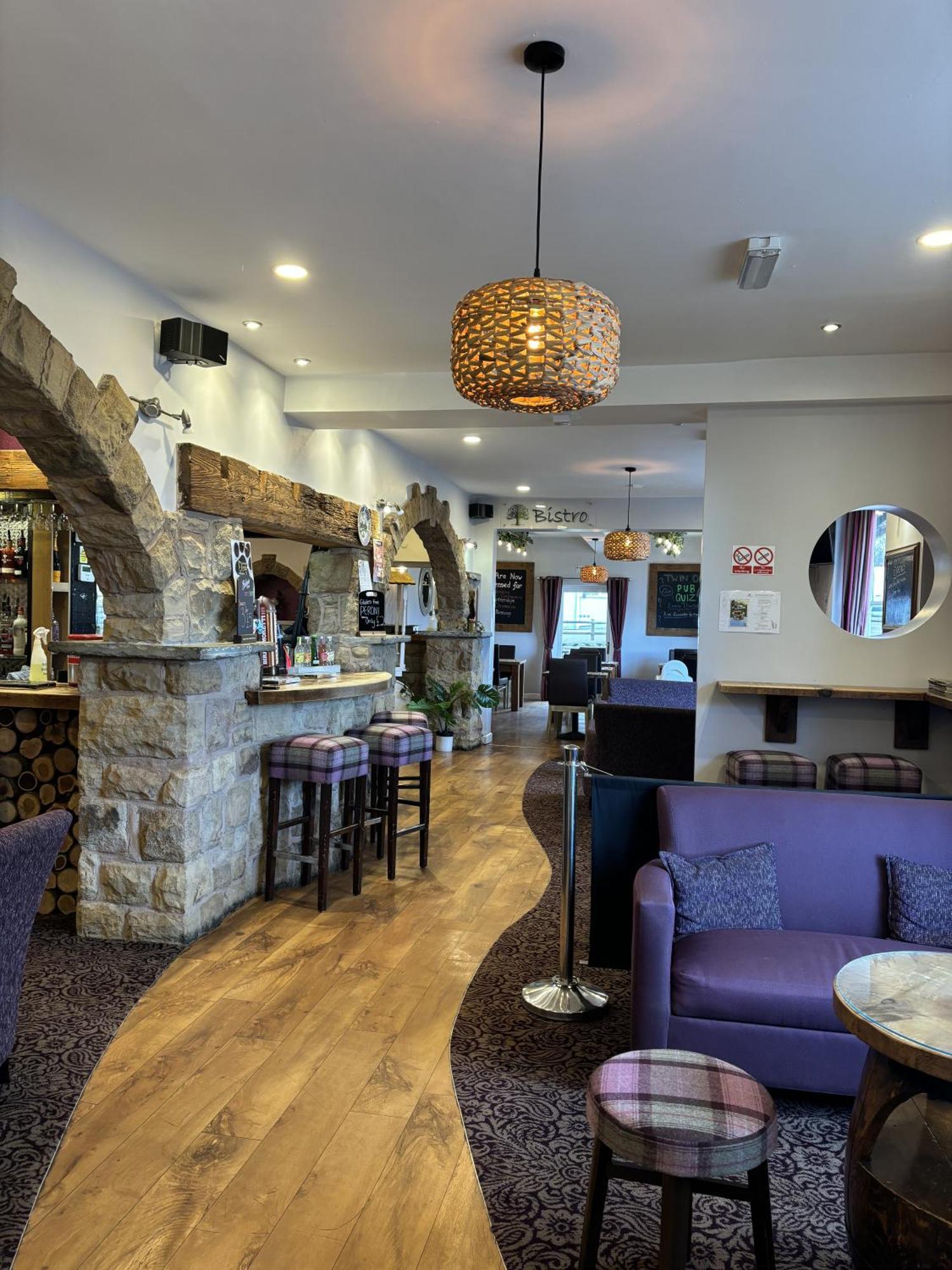 Twin Oaks Hotel Chesterfield Exterior photo