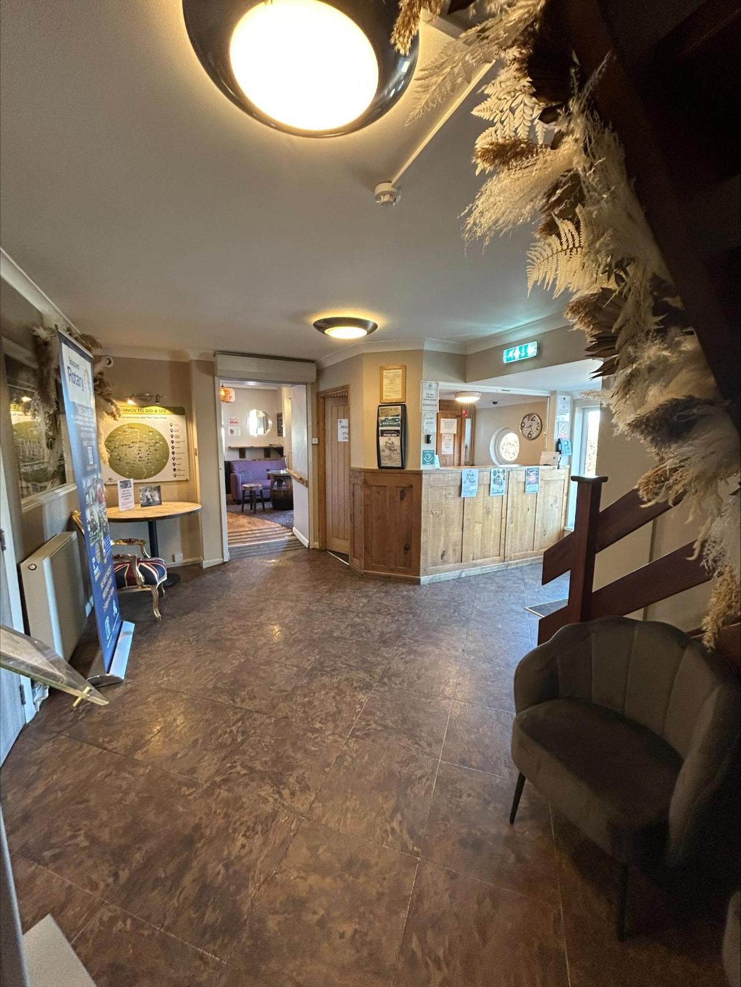 Twin Oaks Hotel Chesterfield Exterior photo