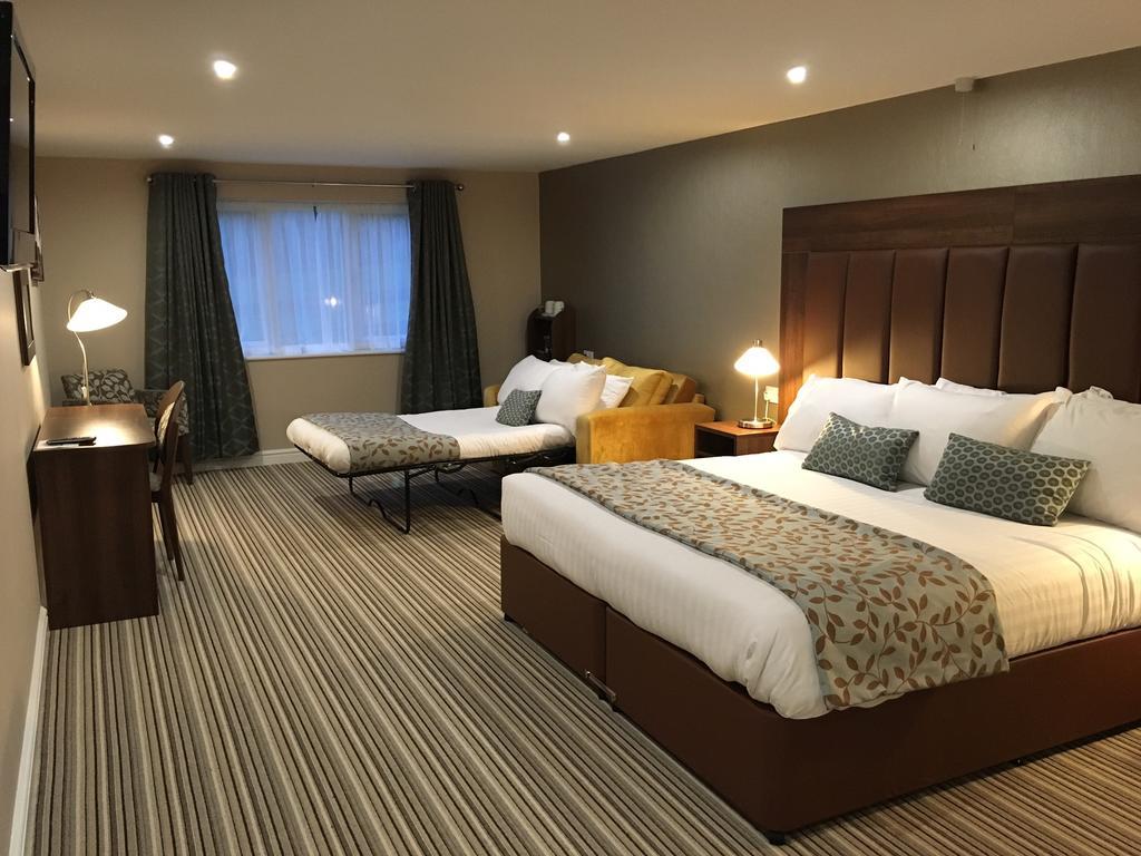 Twin Oaks Hotel Chesterfield Room photo