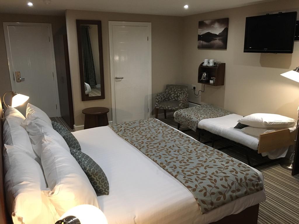 Twin Oaks Hotel Chesterfield Room photo