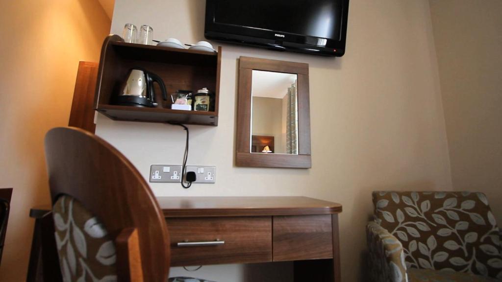Twin Oaks Hotel Chesterfield Room photo