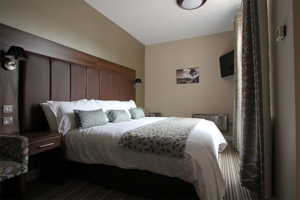 Twin Oaks Hotel Chesterfield Exterior photo