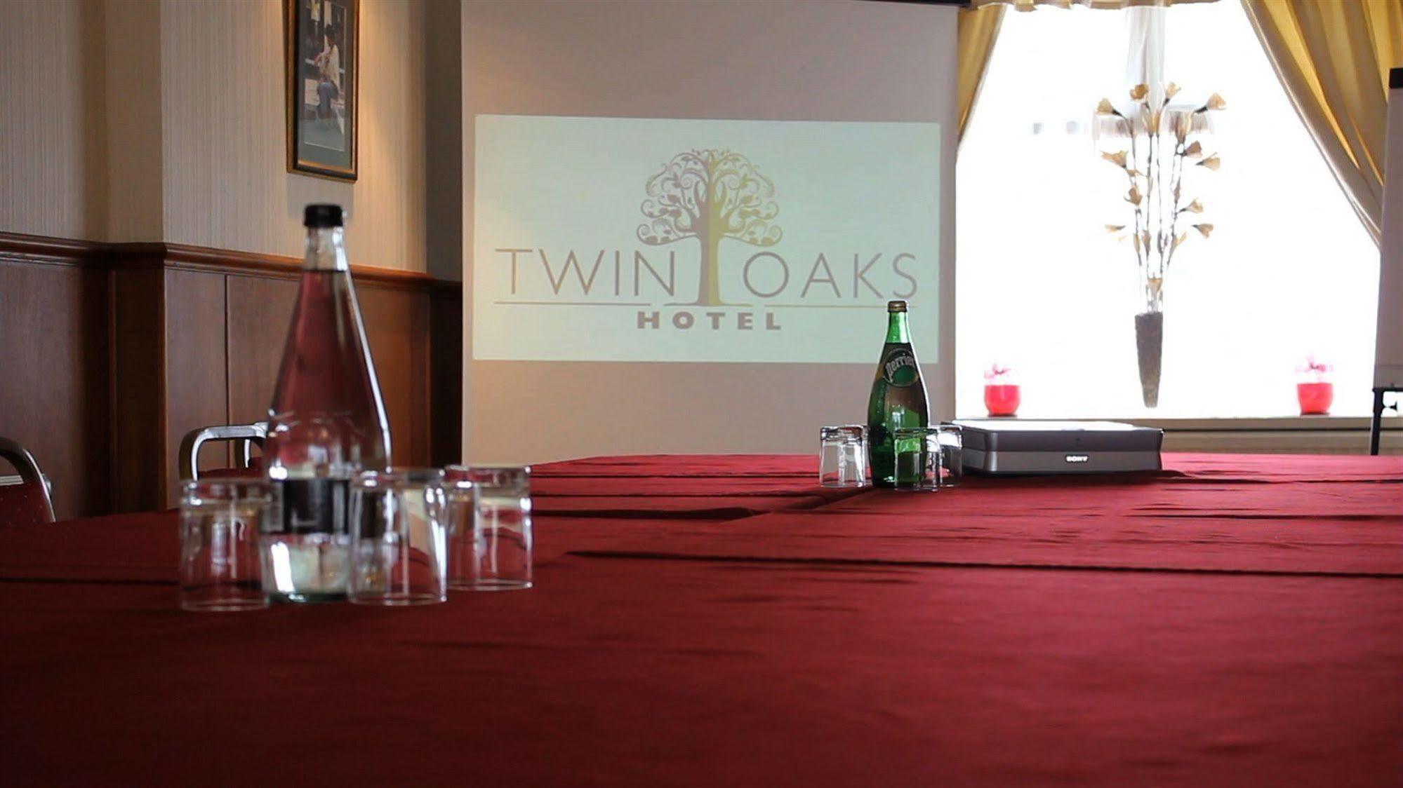 Twin Oaks Hotel Chesterfield Exterior photo